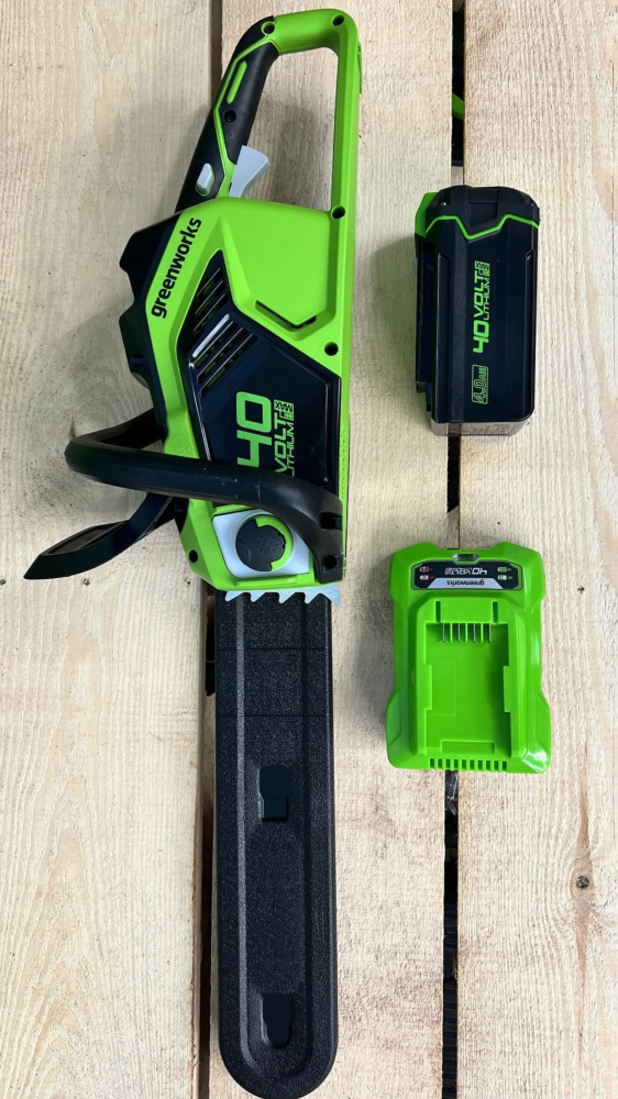 40V Pilarka łańcuchowa 40cm Greenworks GD40CS18K4 zestaw ładowarka + aku 4 Ah