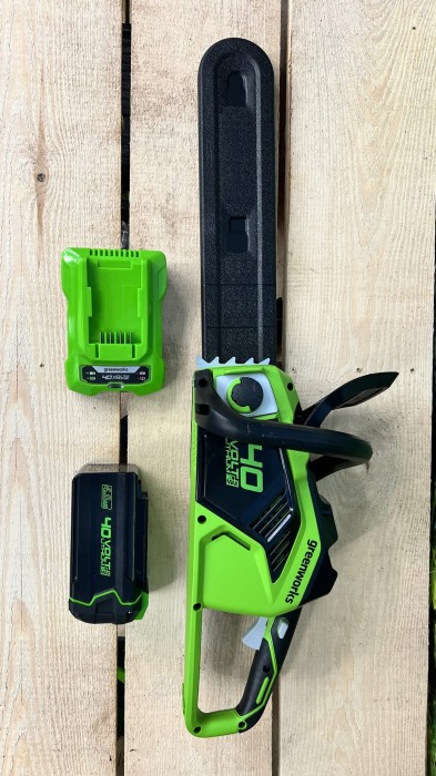40V Pilarka łańcuchowa 40cm Greenworks GD40CS18K4 zestaw ładowarka + aku 4 Ah